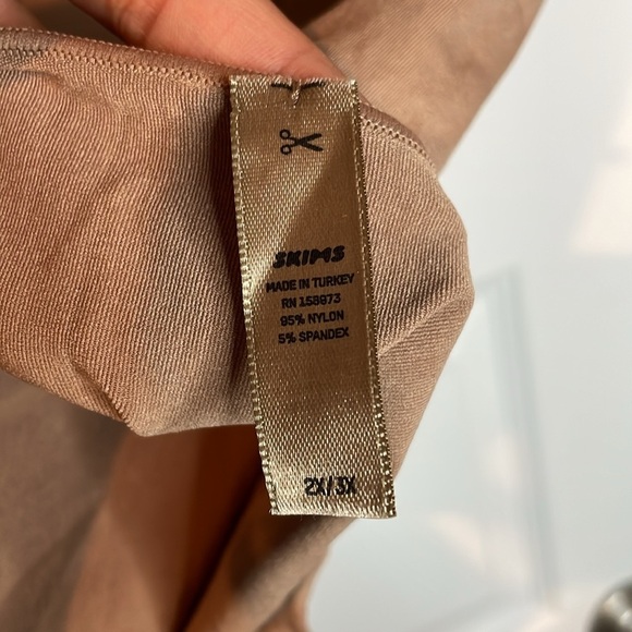 SKIMS Essential T-Shirt Thong Bodysuit in Tigers Eye - Picture 4 of 4